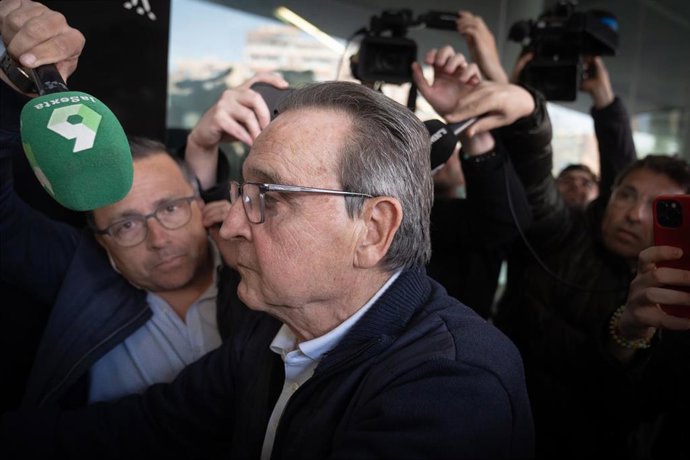 Archivo - El exvicepresidente del Comité Técnico de Árbitros (CTA)  José María Enríquez Negreira sale de la Ciutat de la Justícia, a 19 de marzo de 2024, en Barcelona, Catalunya (España)