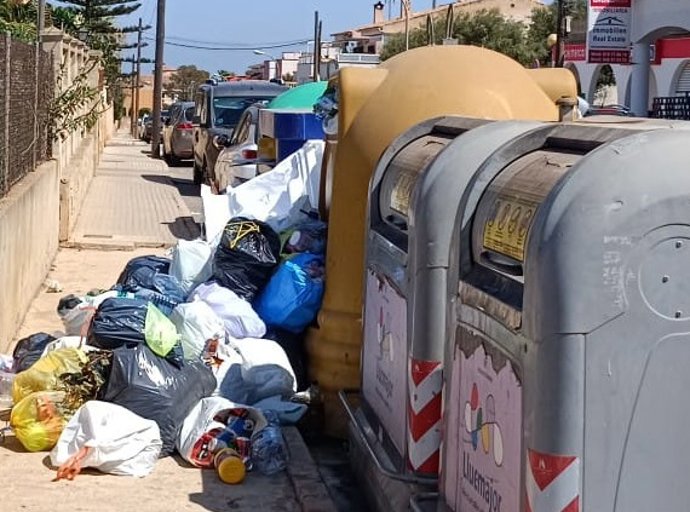 Basura acumulada en Llucmajor