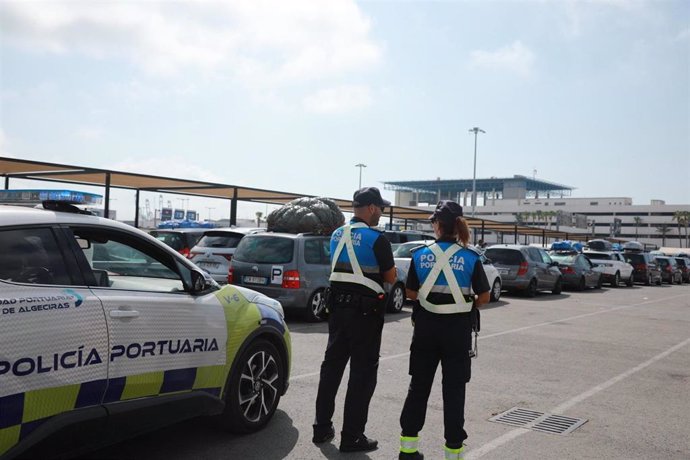 Policías portuarios durante la Operación Paso del Estrecho este fin de semana en el Puerto de Algeciras