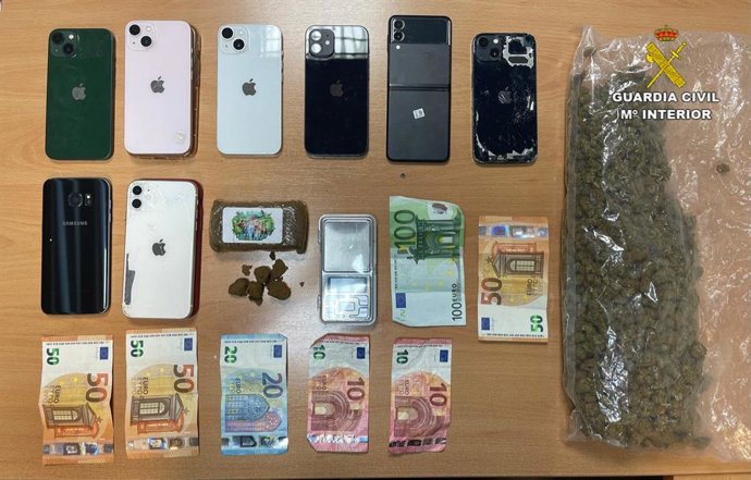 Detenido con varias drogas en una bolsa y con teléfonos móviles que habían sido sustraídos