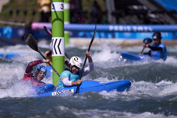 Manu Ochoa durante su cuarto final del kayak cross de Paris 2024