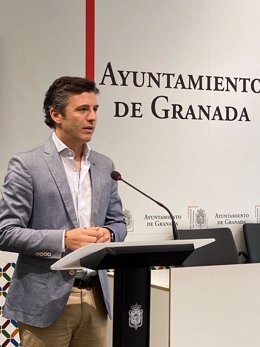 El portavoz del equipo de gobierno local de Granada, Jorge Saavedra