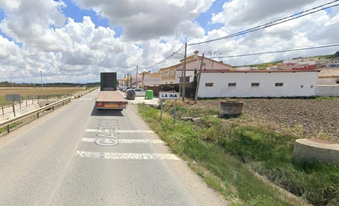 La carretera CA-3110  a su paso por La Ina en Jerez de la Frontera (Cádiz)