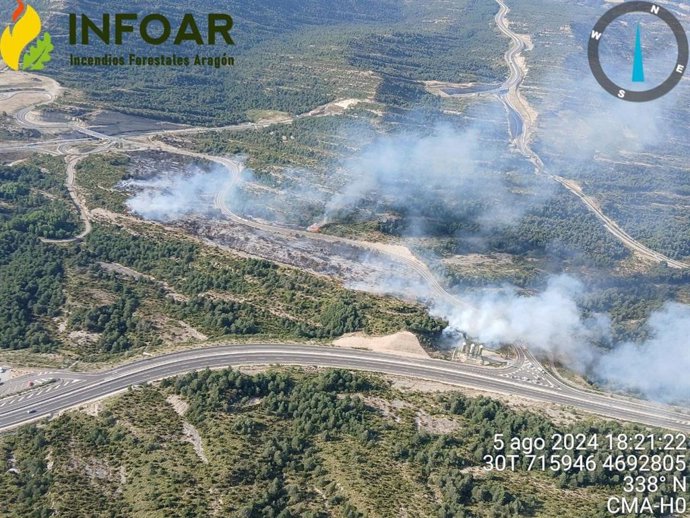 Vista general del incendio forestal de Caldearenas.