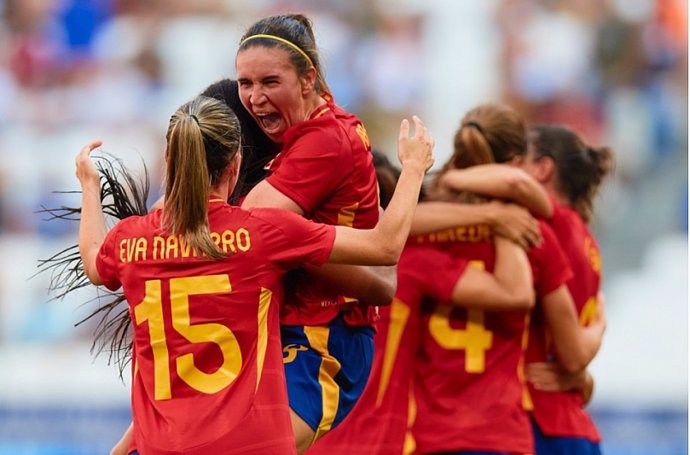 Las jugadoras de la selección femenina celebran su pase a las semifinales de los Juegos Olímpicos de París