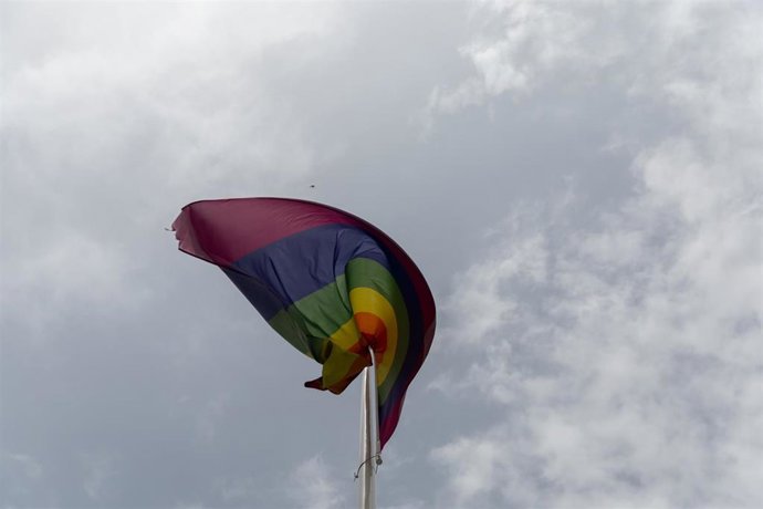 Archivo - Bandera LGTBI (archivo)