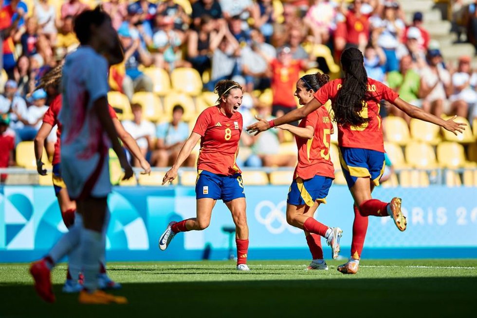 Mariona Caldentey celebra el 2-1 en el España-Japón de Paris 2024