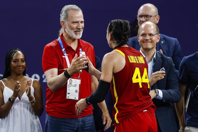 Gracia Alonso con el rey Felipe VI en Paris 2024