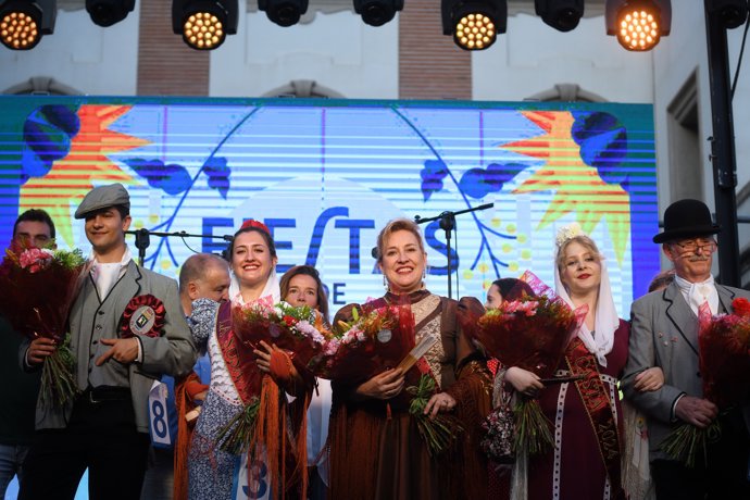 Ganadores del concurso de chulapos y chulapas en las fiestas de San Cayetano 2024, en la Plaza General Vara de Rey, a 6 de agosto de 2024, en Madrid (España).