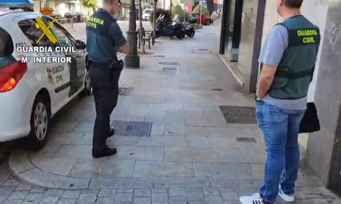 Investigados propietarios de viviendas turísticas irregulares por emplear a trabajadoras sin contrato.