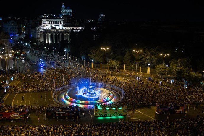 Cientos de personas durante la manifestación estatal del Orgullo LGTBI+ 2024, a 6 de julio de 2024, en Madrid (España). La manifestación, que recorre el paseo del Prado desde Atocha hasta la plaza de Colón, se ha celebrado bajo el lema ‘Educación, derecho