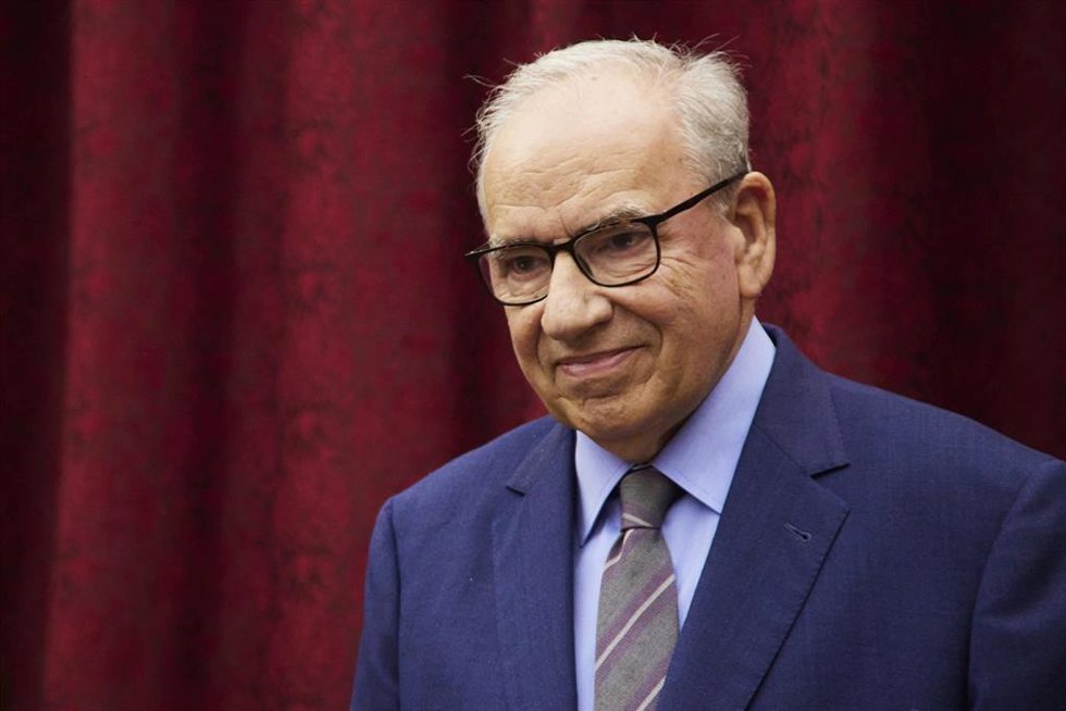 Archivo - El exvicepresidente de la Junta de Andalucía, Alfonso Guerra, durante la presentación del libro 'Repaso de transiciones. España, Andalucía y PSOE. 1969-1990'
