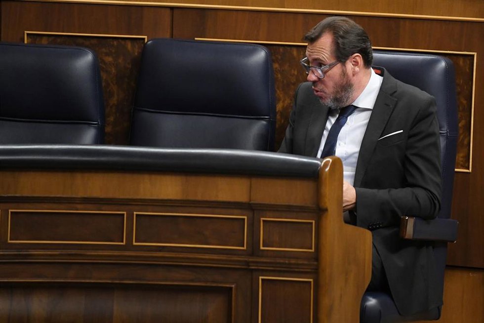 Archivo - El ministro de Transportes y Movilidad Sostenible, Óscar Puente, durante una sesión plenaria, en el Congreso de los Diputados, a 25 de junio de 2024, en Madrid (España). La sesión plenaria ha comenzado con los debates de toma en consideración 
