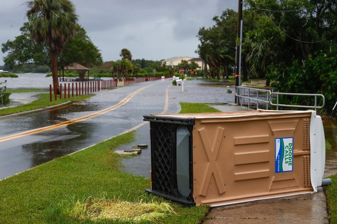 August 5, 2024, Oldsmar, Florida, USA: A outhouse tilts over from the high winds of Tropical Storm Debby near the R.E. Olds Park on Monday, Aug. 5, 2024, in Oldsmar.,Image: 896185856, License: Rights-managed, Restrictions: , Model Release: no, Credit li