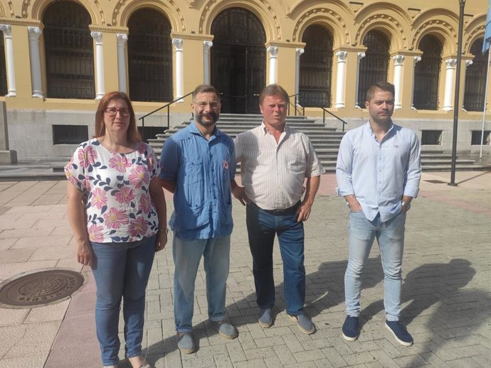 Representantes de URA y Ganagri frente a Presidencia del Principado