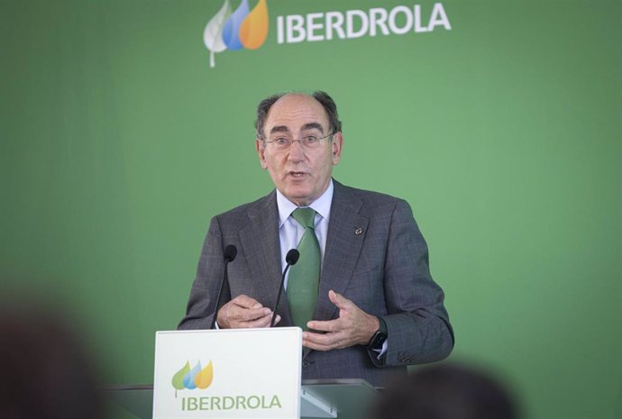 Archivo - El presidente de Iberdrola, Ignacio Sánchez Galán, durante su intervención en la inauguración de la planta Andévalo de Iberdrola, primer proyecto fotovoltaico de la compañía en Andalucía. En Puebla de Guzmán (Huelva, Andalucía, España), a 30 de 