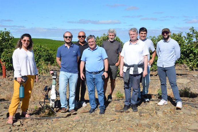 La Universidad de la Loyola lidera durante los próximos dos años un proyecto para reducir las pérdidas de agua en la agricultura, realizando las pruebas en una finca de cítricos de Huelva.