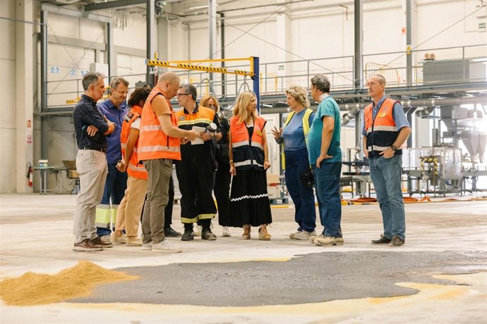 La vicepresidenta del Gobierno de Aragon, Mar Vaquero, ha visitado la empresa Productos QP.