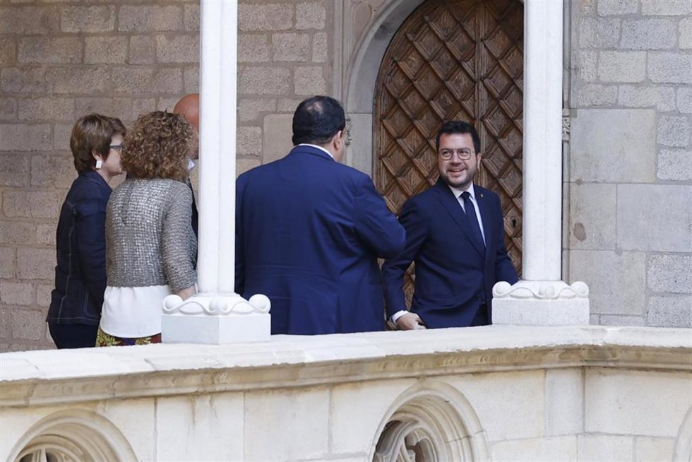 El presidente en funciones de la Generalitat, Pere Aragons, junto a varios miembros de su Ejecutivo.