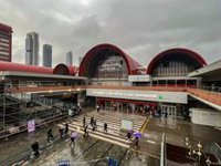 Madrid exige a Puente que "deje de tuitear o de estar de vacaciones y se ponga al frente" tras el caos en Chamartín ayer