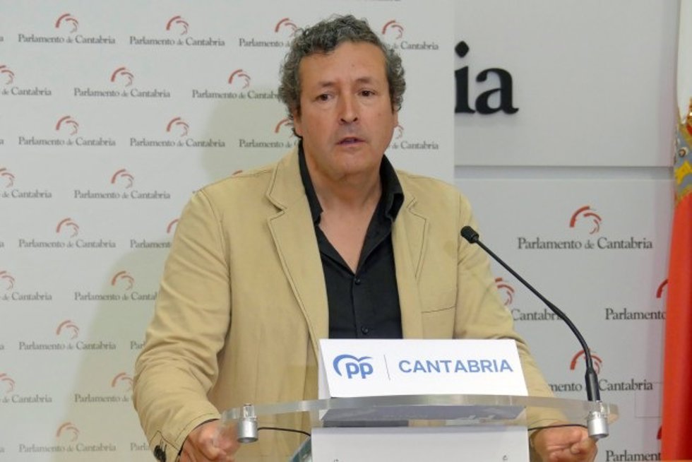 Archivo - El portavoz del PP y senador autonómico, Iñigo Fernández.