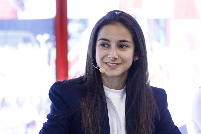 Archivo - La taekwondista española Adriana Cerezo, durante la II Conferencia de la Mujer en el Deporte Español, celebrada en el COE. 