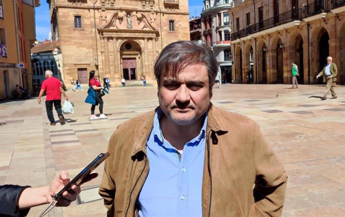 Archivo - El concejal de IU-Convocatoria por Oviedo, Alejandro Suárez.