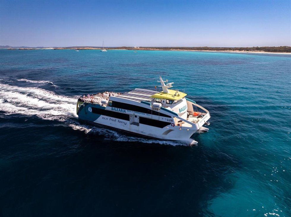 Archivo - Ferry de Baleria que cubre la ruta Ibiza-Formentera.