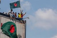 Ascienden a más de 300 los muertos por las protestas en Bangladesh