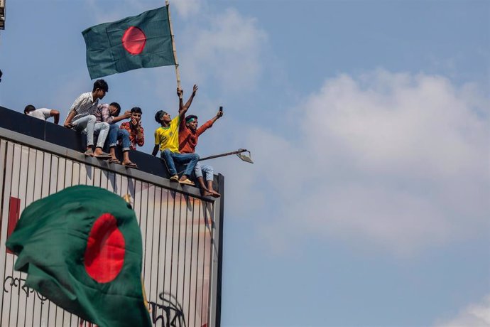 Manifestantes atigubernamentales en Daca, capital de Bangladesh.