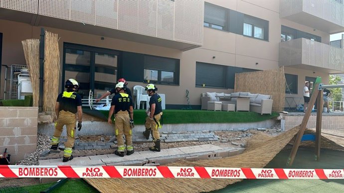 Caída de un muro en una de las viviendas del Plan Vive en Alcorcón