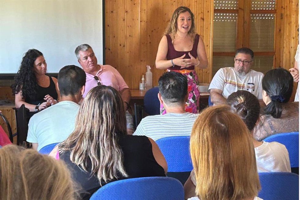 Imagen del comienzo de la decimoquinta edición del programa 'Vives Emplea Alcalá' (Sevilla), una oferta formativa que alcanza el 60% de insección laboral.