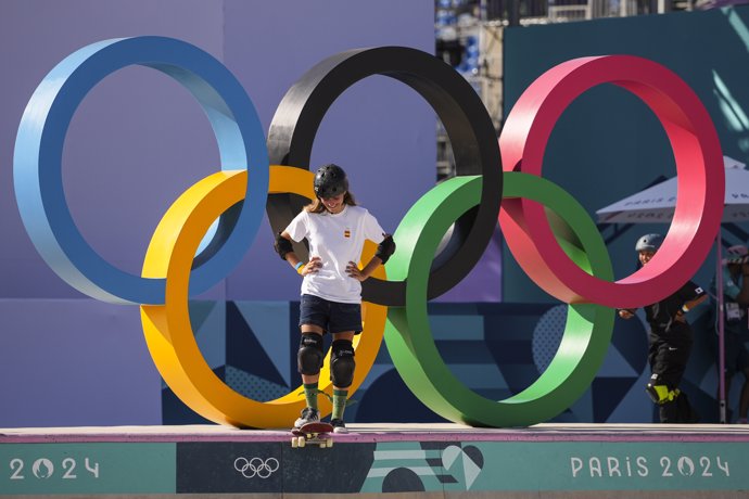 Naia Laso durante la final de Park del skate de Paris 2024