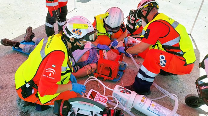 Atención sanitaria de un equipo del 061