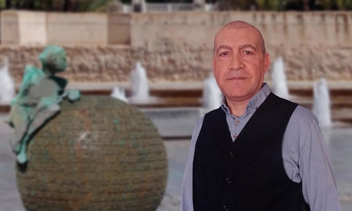 El autor de 'Welcome Back Universe' , Antonio Priego.