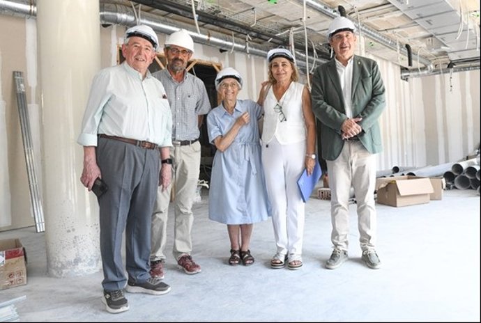 El patrón de la Fundación Ramon Noguera, Xavier Soy, el arquitecto Quim Bover, la priora del monasterio, Maria Assumpció Pifarré, la vicepresidenta del Patronato de la fundación, Pepita Perich, y el presidente de la Diputación de Girona, Miquel Noguer