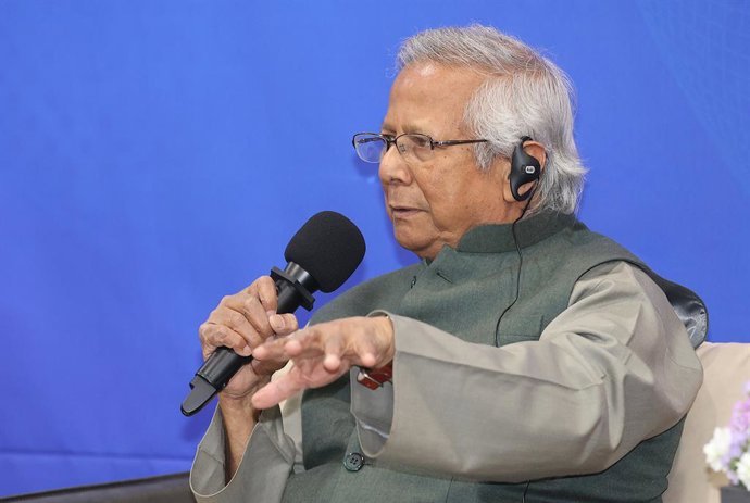 Archivo - 13 February 2023, South Korea, Seoul: Muhammad Yunus, a Bangladesh social entrepreneur who won the Nobel Peace Prize in 2006 for founding the Grameen Bank and pioneering the concepts of microcredit and microfinance, speaks during a debate forum 
