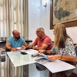 El alcalde de El Puerto de Santa María (Cádiz), Germán Beardo, reunido con representantes de Suvipuerto.