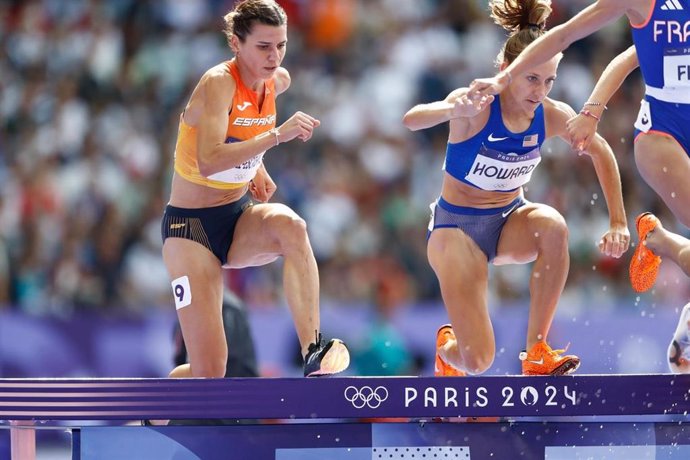 Irene Sánchez-Escribano, durante una prueba de 3.000 metros obstáculos en los Juegos Olímpicos de París 2024.