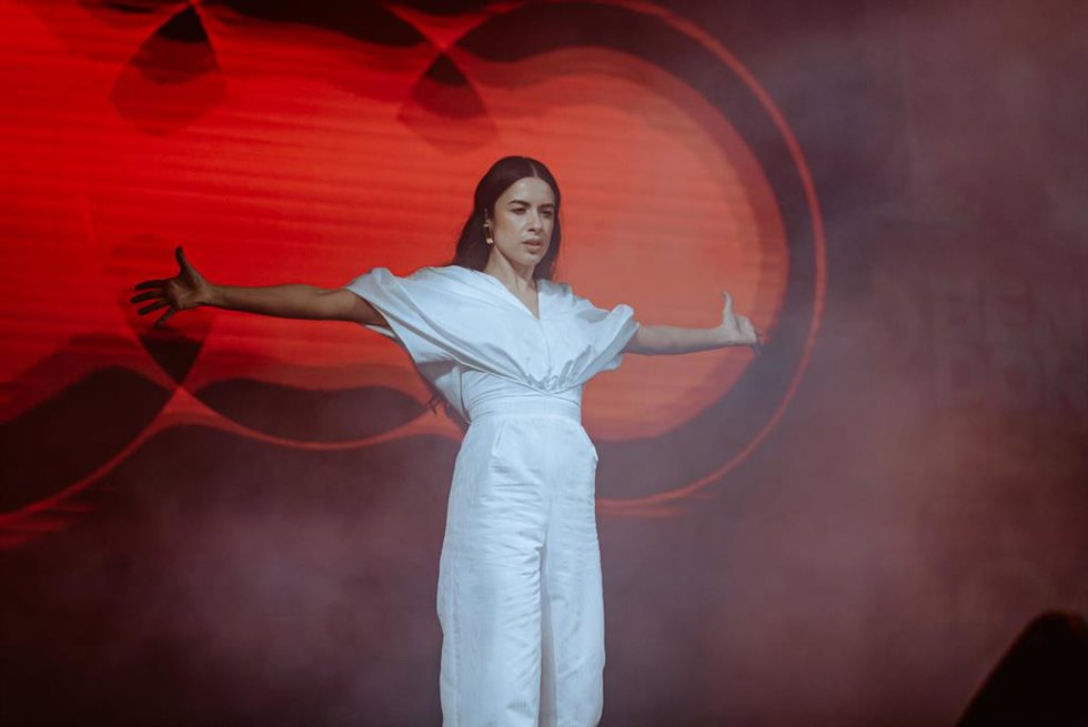 Archivo - La cantante Blanca Paloma durante el concierto especial del Benidorm Fest 2024, en la Plaza Triangular-Tecnohito de Benidorm, a 2 de febrero de 2024, en Benidorm, Alicante, Comunidad Valenciana, (España). El Benidorm Fest 2024 organiza la gran