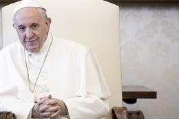 Protesta de dos activistas de PETA en el Aula Pablo VI del Vaticano.