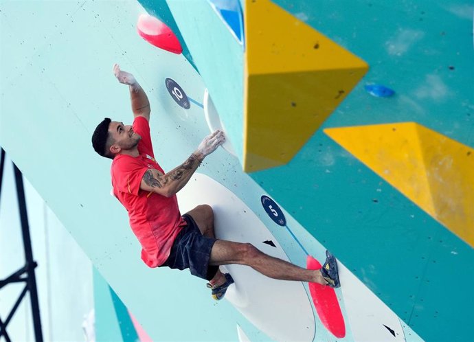 El escalador español Alberto Ginés, en Paris 2024.