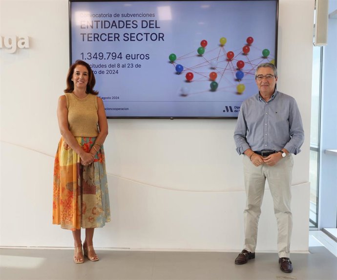 El presidente de la Diputación provincial de Málaga, Francisco Salado, y la diputada y vicepresidenta tercera, Antonia Ledesma.