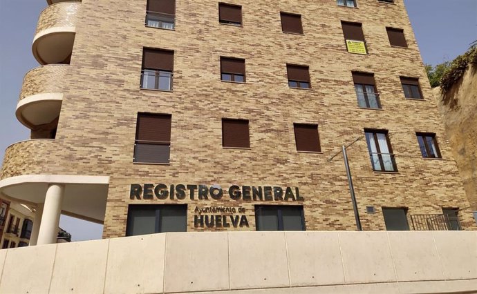 Archivo - Fachada del Registro Municipal de Huelva, imagen de archivo.