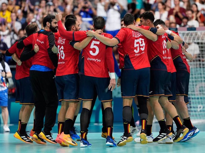 Los Hispanos celebran una victoria española en el torneo de balonmano masculino de los Juegos Olímpicos de Paris 2024