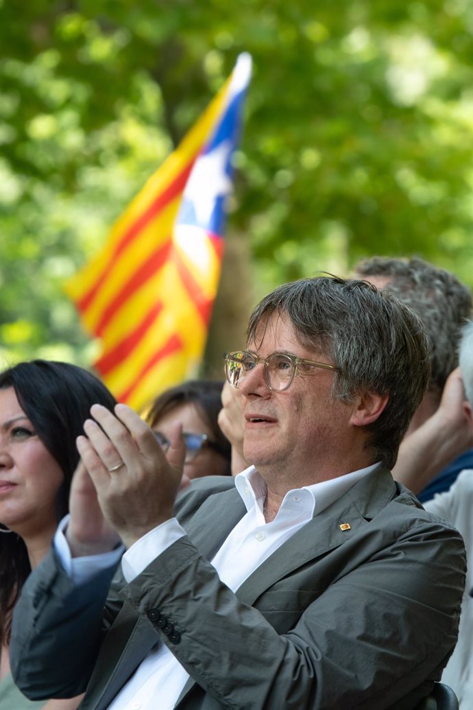 El expresidente de la Generalitat de Catalunya, Carles Puigdemont, durante el acto de celebración del cuarto aniversario de la fundación de Junts, en el Théâtre de Verdure, a 27 de julio de 2024, en Amélie-les-Bains-Palalda (Francia). 