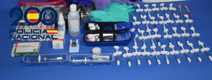 Efectos intervenidos a una mujer detenida por realizar tratamientos estéticos sin titulación y acusada de intrusismo profesional.