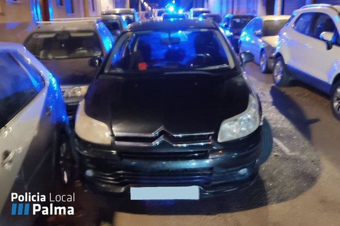 Uno de los vehículos conducidos por uno de los investigados.