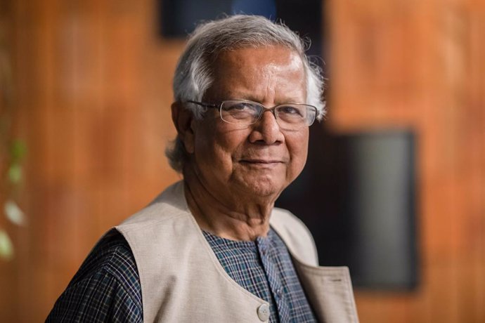 Archivo - February 23, 2024, Dhaka, Bangladesh: Dr Muhammad Yunus poses for photos during a portrait session at Yunus Centre in Dhaka. Muhammad Yunus is a Bangladeshi social entrepreneur, banker, economist and civil society leader who was awarded the Nobe