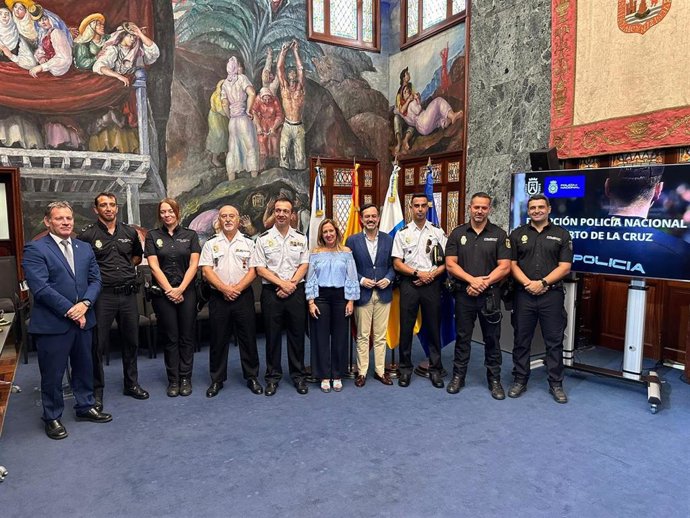 Recepción al equipo de investigación del Cuerpo Nacional de Policía de Puerto de la Cruz-Realejos por las labores realizadas para la detención del presunto autor del incendio de Los Realejos producido el 14 julio de 2023.